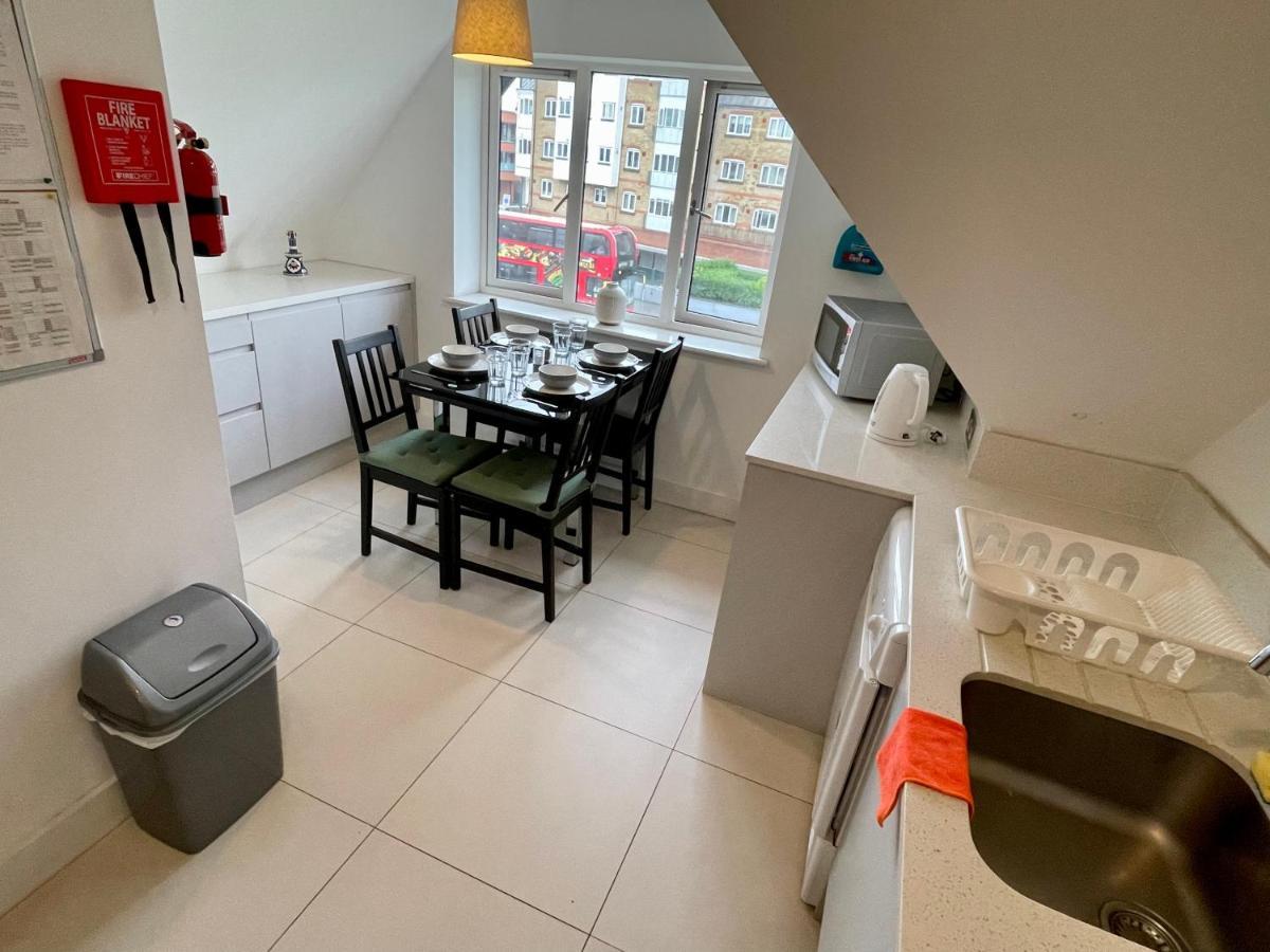 2 Bedroom 2 Bathroom Apartment 8 Including Free Parking Bromley Exterior photo