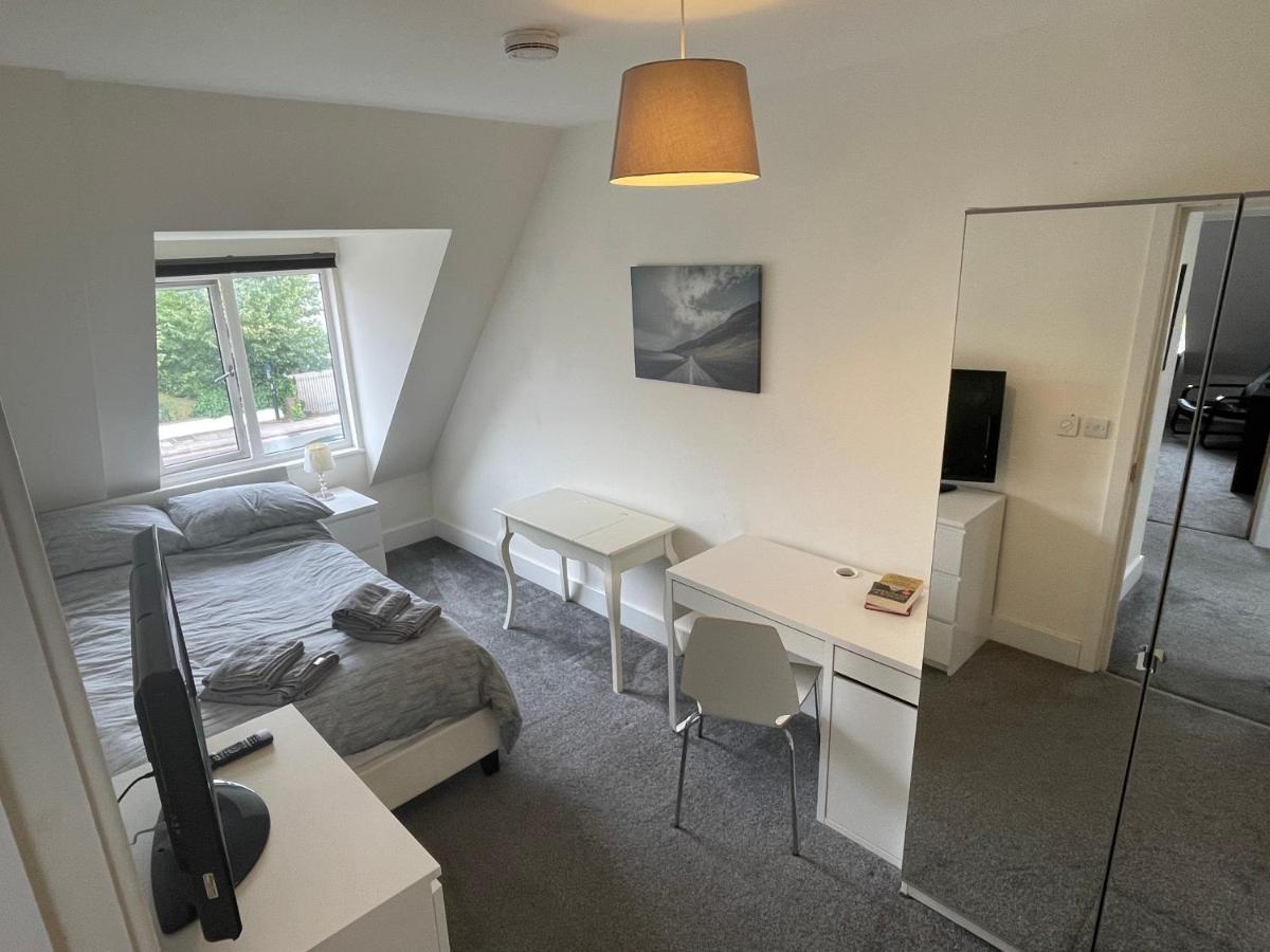 2 Bedroom 2 Bathroom Apartment 8 Including Free Parking Bromley Exterior photo
