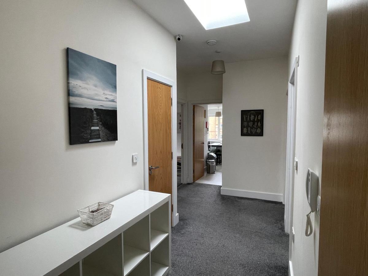 2 Bedroom 2 Bathroom Apartment 8 Including Free Parking Bromley Exterior photo
